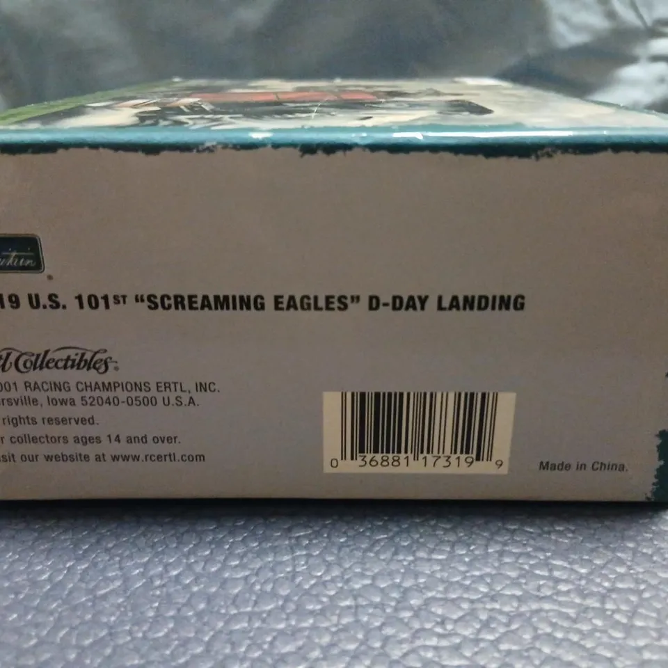 WORLD WAR II SQUADS U.S. 101ST SCREAMING EAGLES D-DAY LANDING – TWO HAND-PAINTED FIGURES (ERTL COLLECTIBLES)