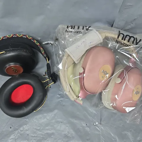 CAGE OF APPROXIMATELY 10 ASSORTED ELECTRICAL AND HOUSEHOLD ITEMS TO INCLUDE HOUSE OF MARLEY HEADPHONES, ETC - COLLECTION ONLY