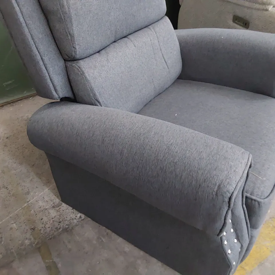 DESIGNER PUSHBACK RECLINING EASY CHAIR LIGHT GREY FABRIC WITH STUDDED DETAIL 