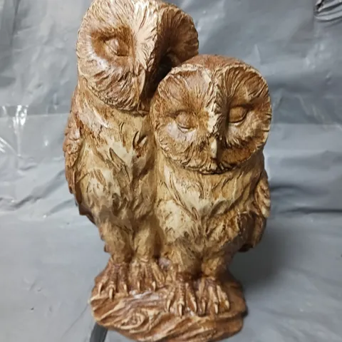 FESTIVE 20 CM CARVED WOOD EFFECT OWLS CHRISTMAS DECORATION