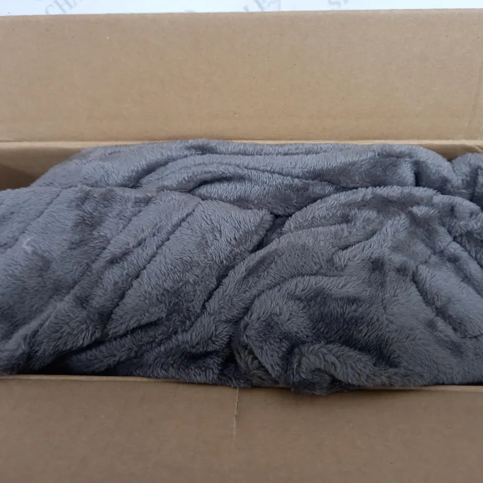 COZEE HOME VELVETSOFT HEATED THROW IN CHARCOAL 