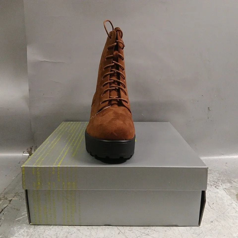 BOXED PAIR OF KOI GIN SALT BROWN SUEDE PLATFORM MILITARY BOOTS SIZE UK 10