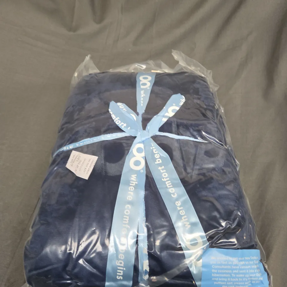 SEALED OODIE OVERSIZED HOODED BLANKET - BLUE