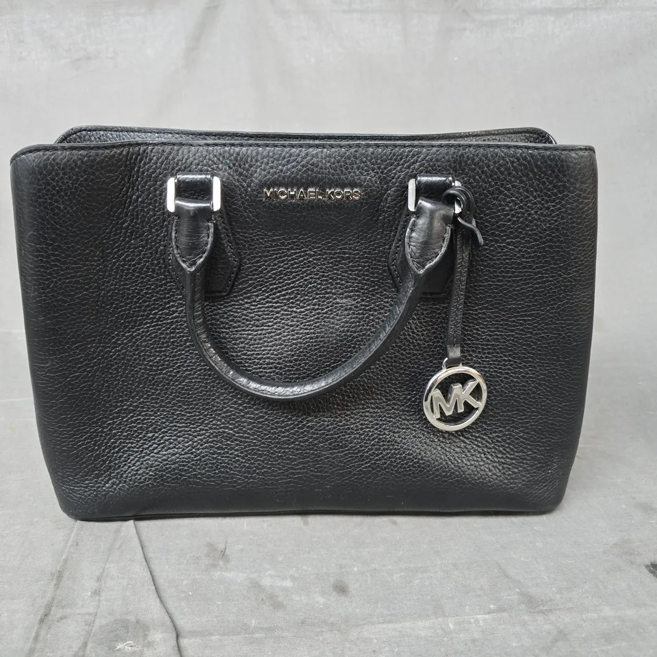 MICHAEL KORS BLACK LEATHER TOTE BAG WITH MK LOGO CHARM