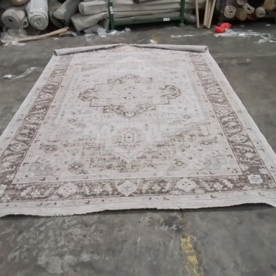 QUALITY DESIGNER AREA RUG - APPROXIMATELY 300X200