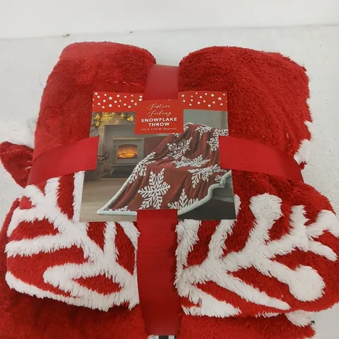 FESTIVE FEELING SNOWFLAKE THROW – RED FLEECE, 150 X 170 CM 