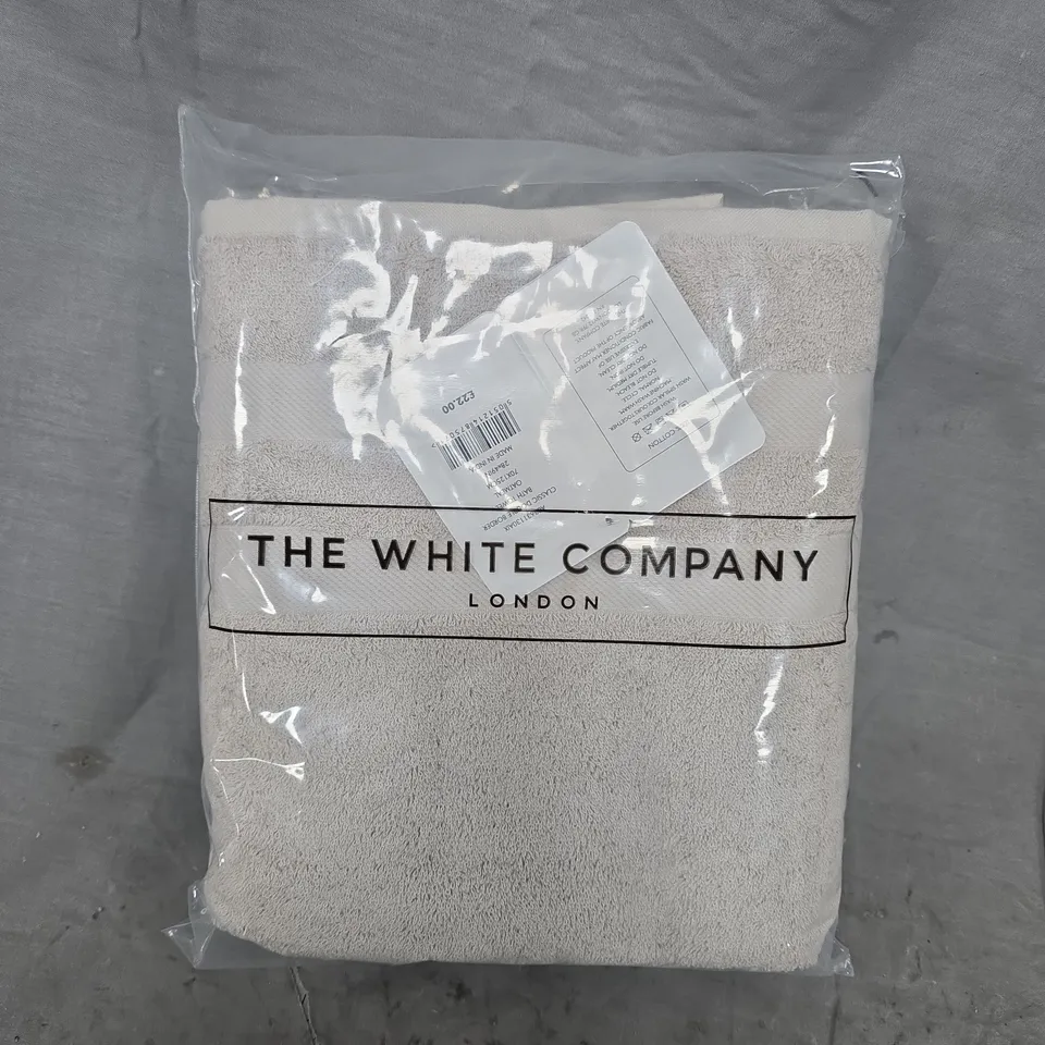 BAGGED THE WHITE COMPANY CLASSIC DOUBLE BORDER BATH TOWEL IN OATMEAL (70X125CM)