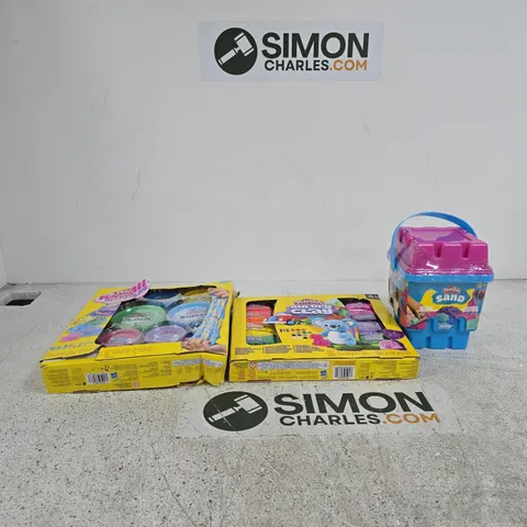 3 X PLAY DOH ITEMS TO INCLUDE SAND, AIR DRY CLAY ETC