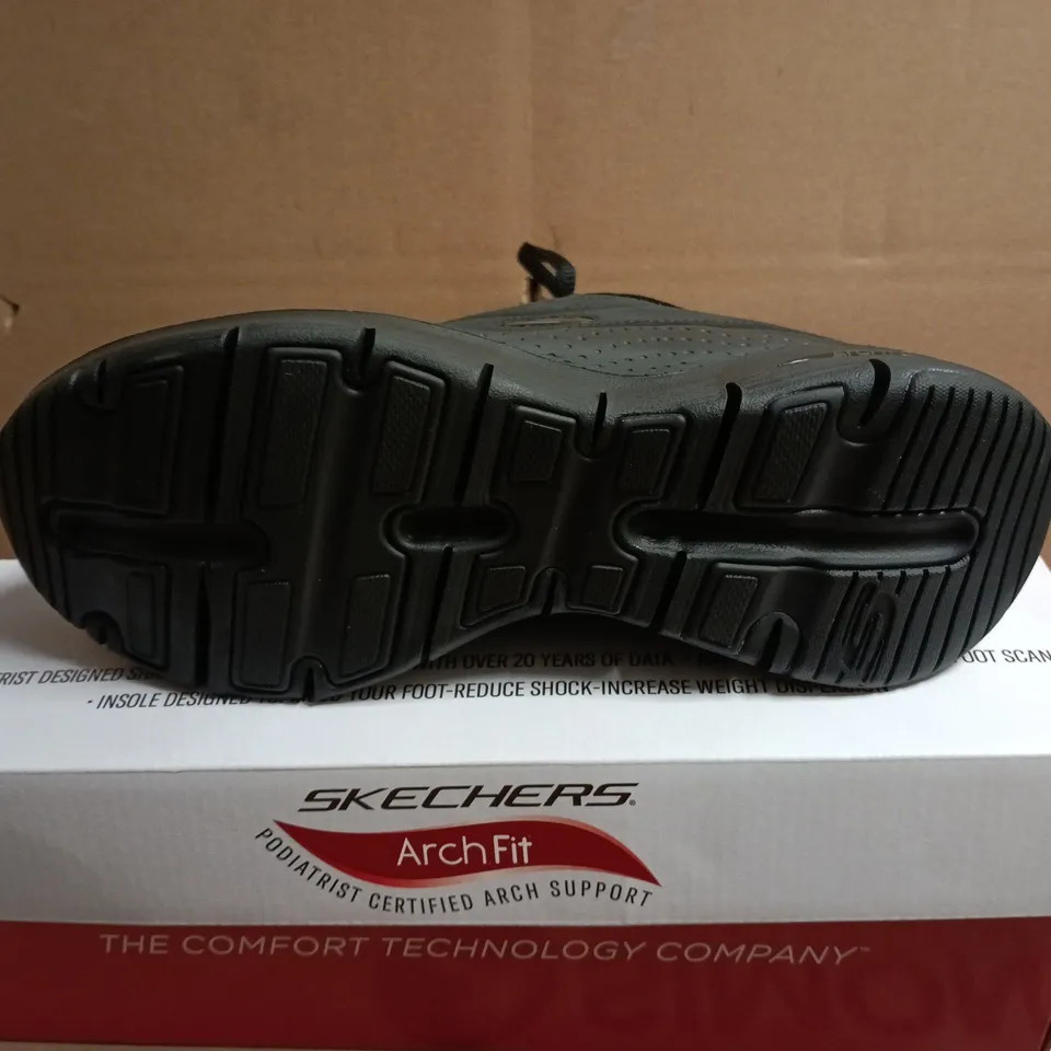 SKECHERS ARCH FIT WOMEN'S SHOES – BLACK, UK 5