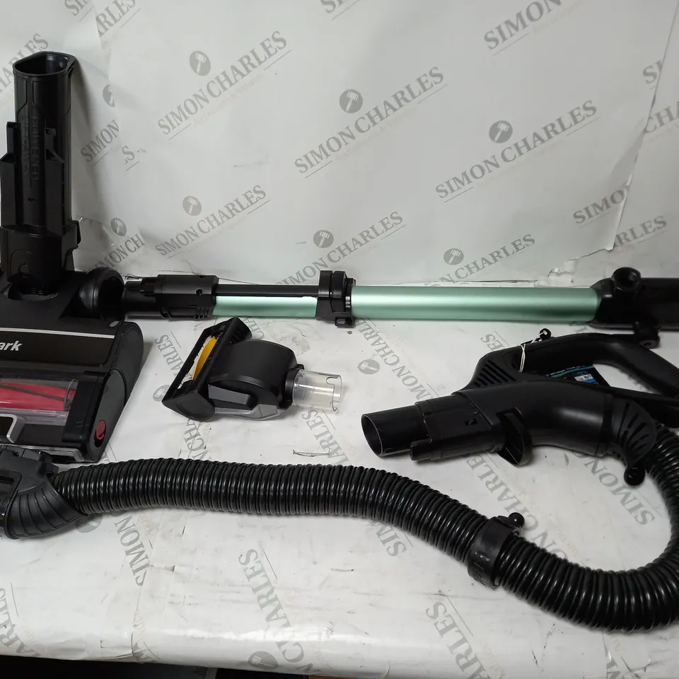 SHARK STRATOS UPRIGHT VACUUM CLEANER WITH PET-TOOL & CAR KIT NZ860UK