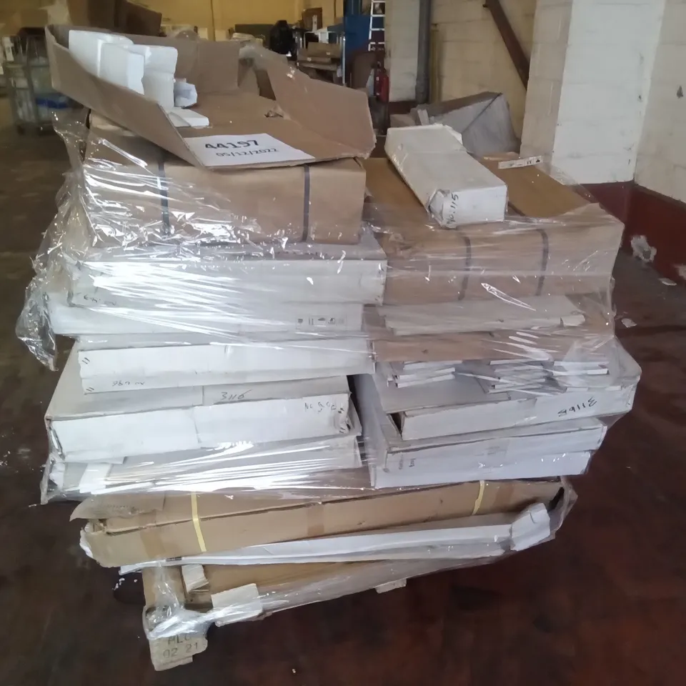 PALLET OF MIXED BATHROOM PARTS