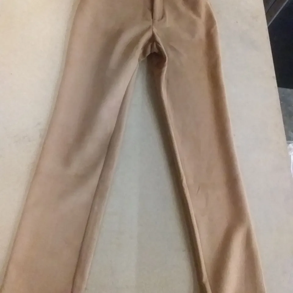 BOX OF APPROXIMATELY 17 MARLA WYNNE STRETCH FAUX SUEDE JEANS DARK CAMEL - SIZE 6