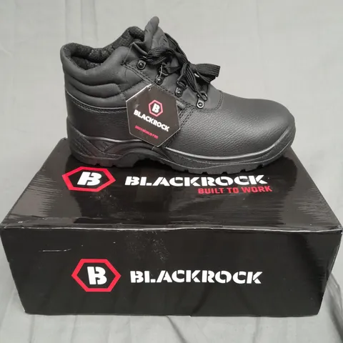 BOXED PAIR OF BLACKROCK CHUKKA BOOT BLACK SIZE UK 7