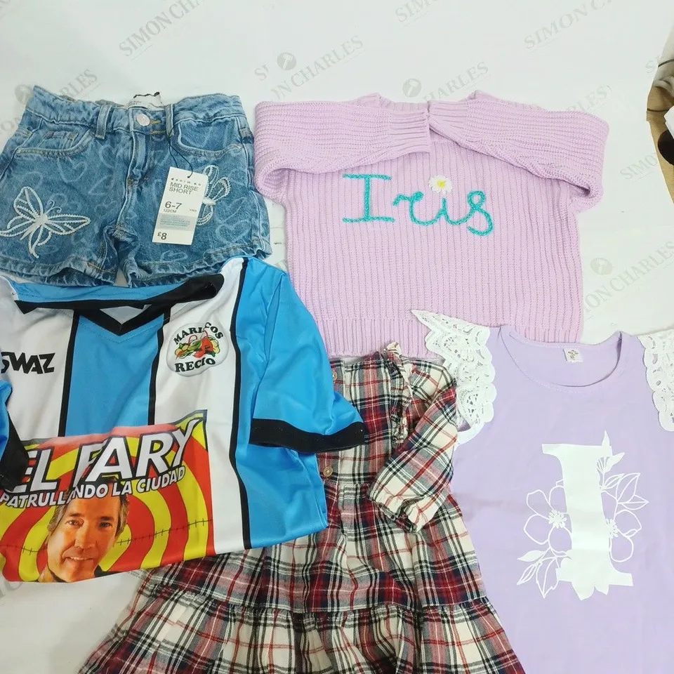 BOX OF APPROXIMATELY 35 ASSORTED KIDS CLOTHING ITEMS TO INCUDE - T-SHIRT , JUMPER , SHORTS ETC