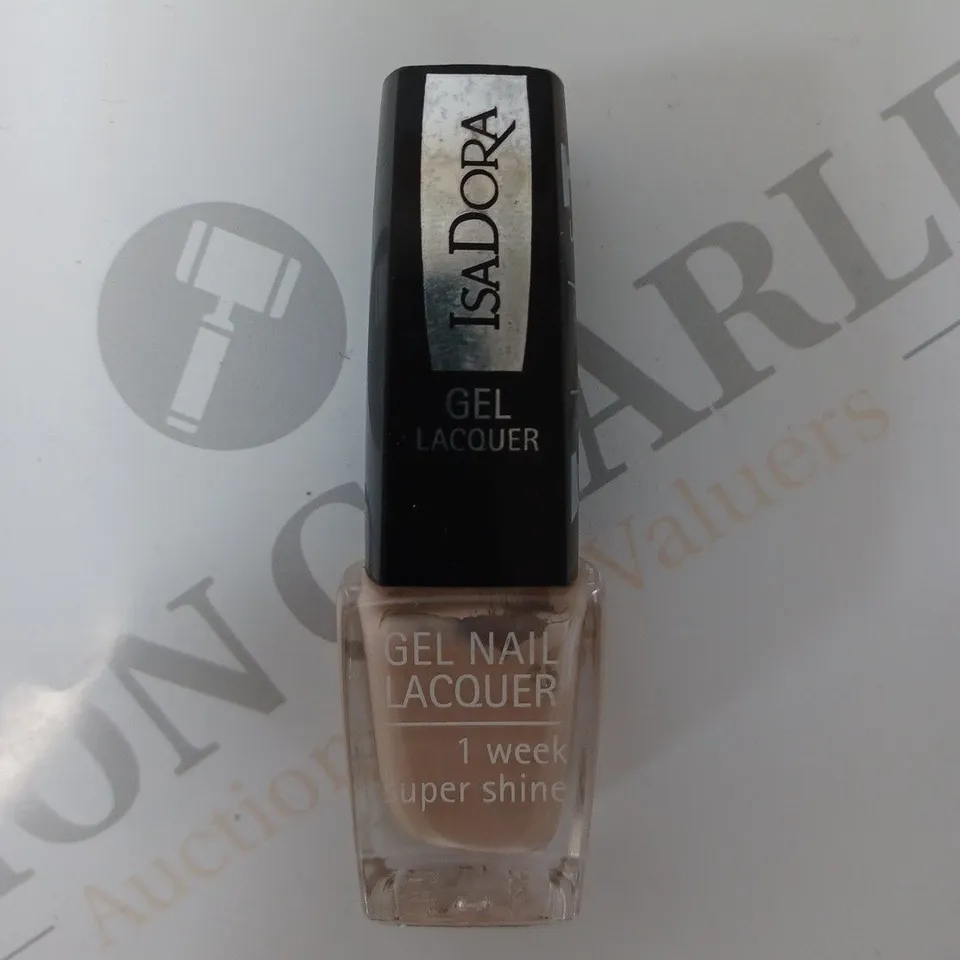 APPROXIMATELY 40 ISADORA GEL NAIL LACQUER #220 CLASSY NUDE 