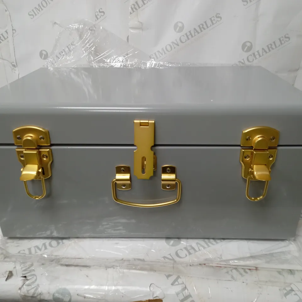 BOXED BUNDLE & BERRY SET OF TRUNKS