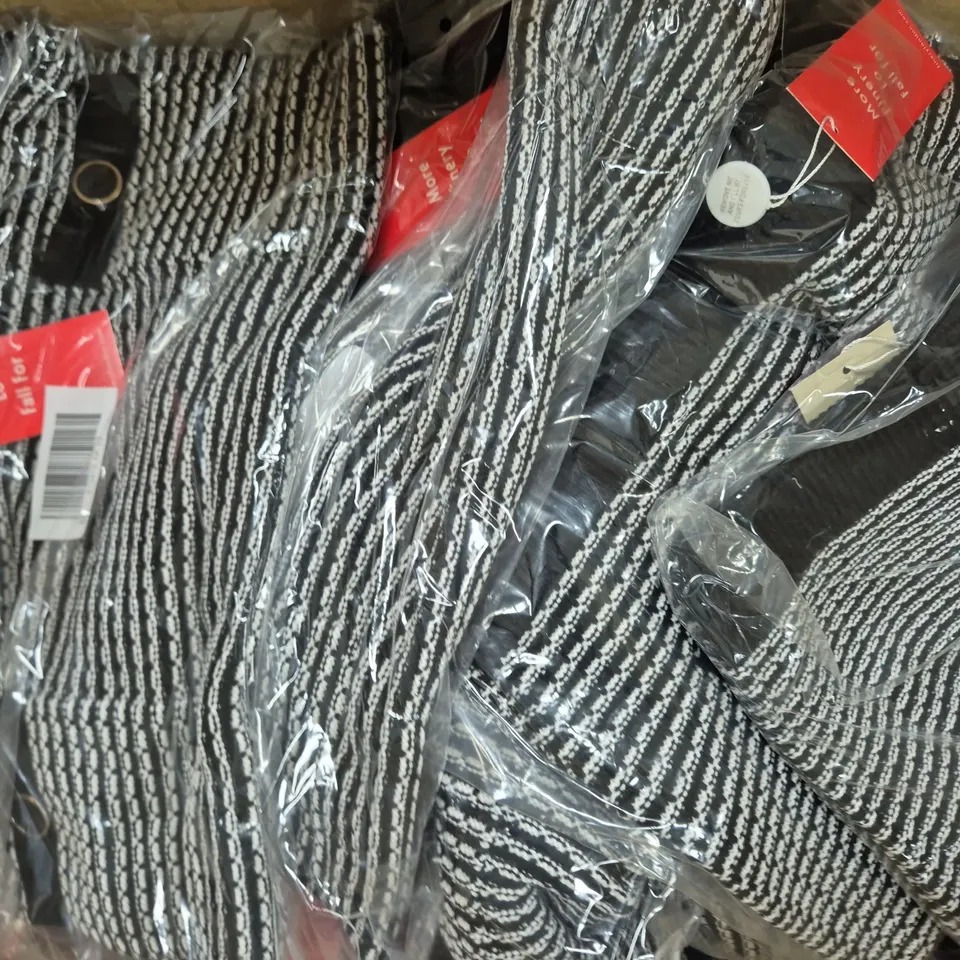 BOX OF APPROXIMATELY 20 ASSORTED CLOTHING AND FASHION ITEMS IN VARIOUS STYLES, SIZES, AND COLOURS - COLLECTION ONLY
