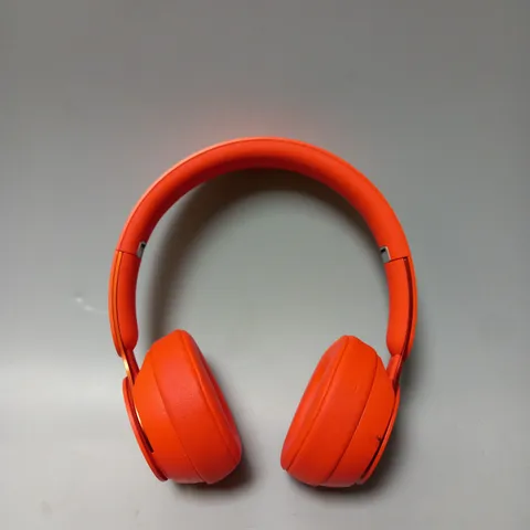 APPLE BEATS SOLO PRO HEADPHONES