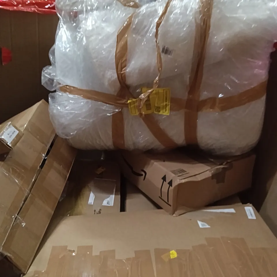 PALLET OF ASSORTED ITEMS INCLUDING - PHONE TRIPOD, PIKATOYZ, PLAYMAT