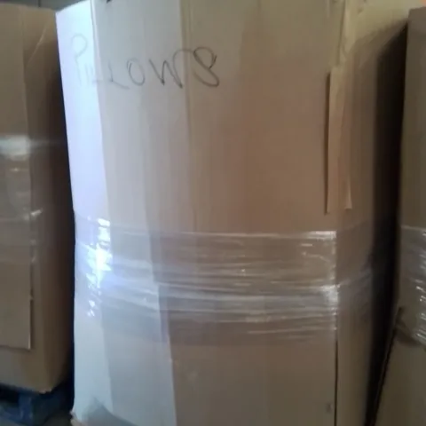 PALLET CONTAINING A LARGE QUANTITY OF PILLOWS 