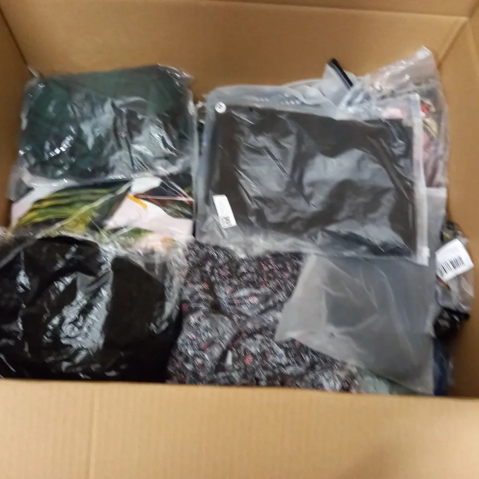LARGE QUANTITY OF ASSORTED BAGGED CLOTHING ITEMS TO INCLUDE NOWRAIN, GICUAL AND SHEIN