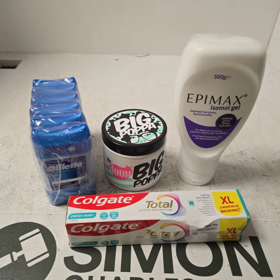 APPROXIMATELY 10 ASSORTED HEALTH & BEAUTY PRODUCTS TO INCLUDE COLGATE TOOTHPASTE, ISOMOL GEL, GILLETTE DEODORANT ETC 