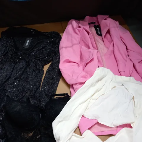 LOT OF APPROX 20 ASSORTED CLOTHING ITEMS VARYING IN SIZE/COLOUR/STYLE TO INCLUDE: DRESSES