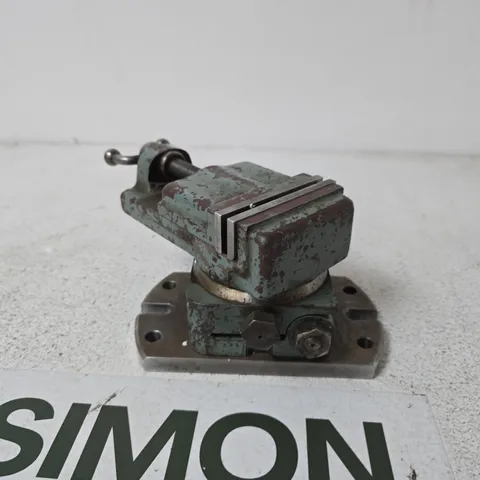VINTAGE BENCH VISE WITH BASE PLATE 