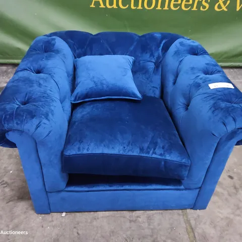 DESIGNER THE HAXTON BLUE VELVET CHESTERFIELD STYLE EASY CHAIR 