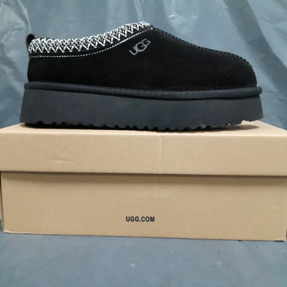 BOXED PAIR OF UGG WOMEN'S TAZZ SHOES IN BLACK SIZE UK 6