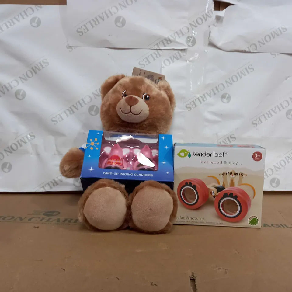BOX OF APPROXIMATELY 10 ASSORTED TOYS AND GAMES TO INCLUDE POSH PAWS WIND UP RACING CLANGERS, BUILD-A-BEAR TEDDY, TENDER LEAF SAFARI BINOCULARS, ETC 