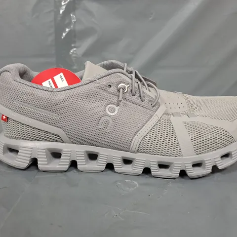 PAIR OF ON CLOUD 5 TRAINERS IN GREY - UK 7