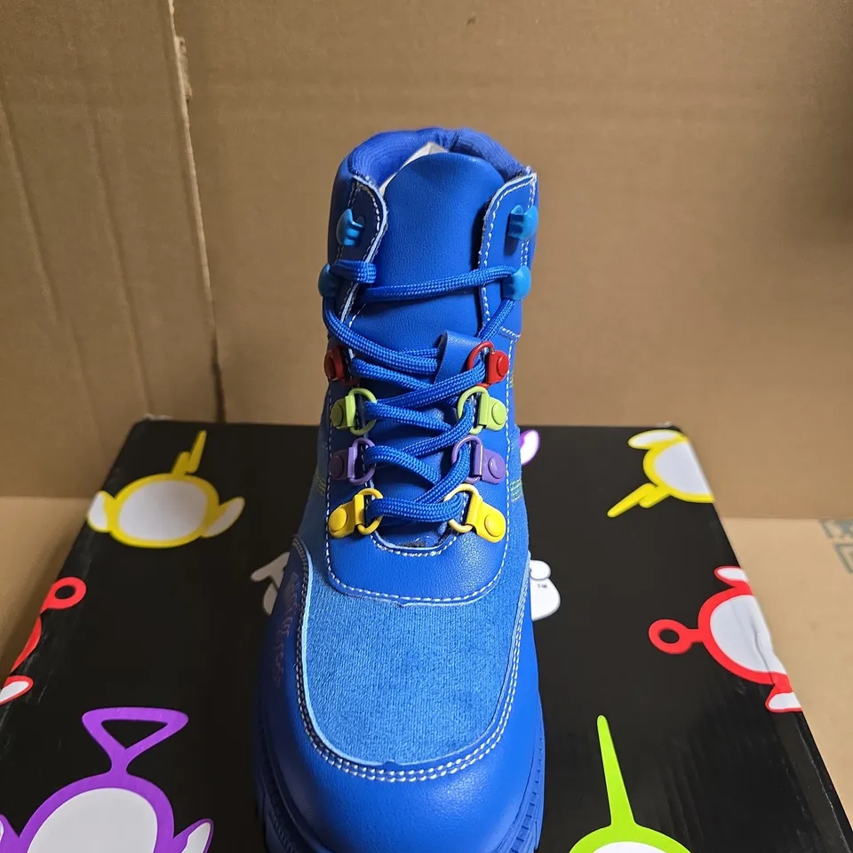 BOXED PAIR OF KOI HOME HILL TELETUBBIES KIDZ BOOTS - BLUE UK SIZE 3