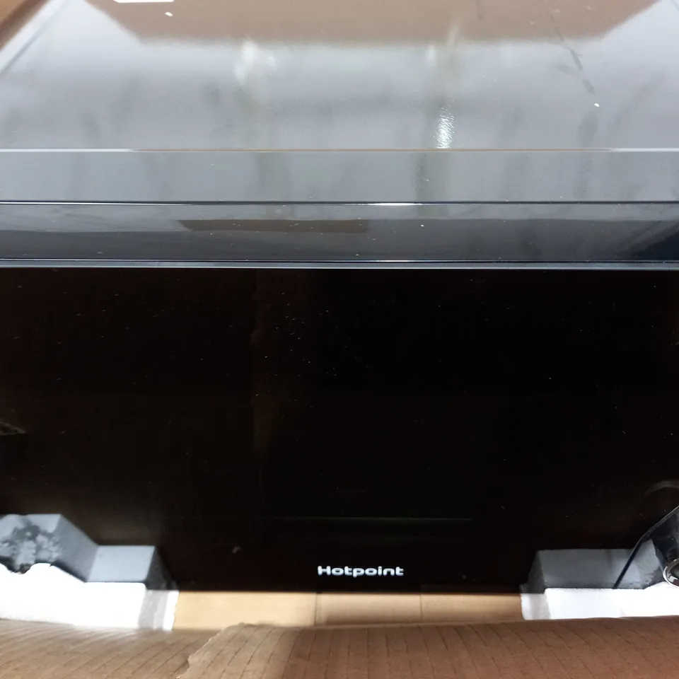 HOTPOINT MWH 2622 MB FREESTANDING MICROWAVE