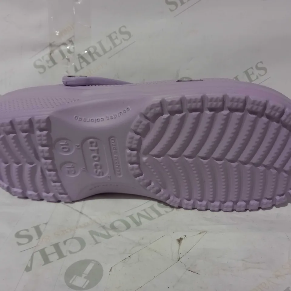 BOXED PAIR OF CROCS CLASSIC FOOMY FIT SOES IN LAVENDER UK SIZE M9/W10