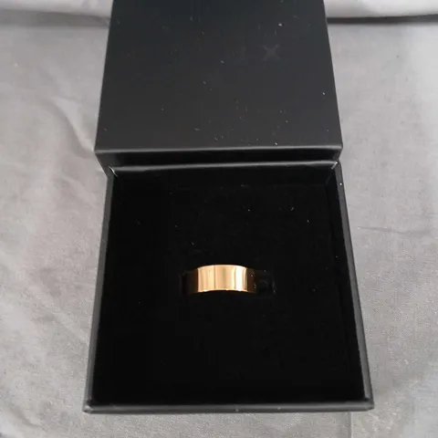 OLUX GOLD-TONE RING IN PRESENTATION BOX 
