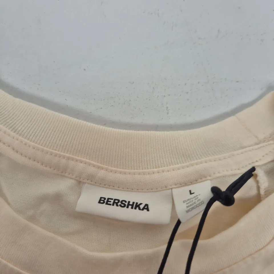BERSHKA RAGLAN SLEEVE TOP – BEIGE BODY WITH CAMO SLEEVES, UK L