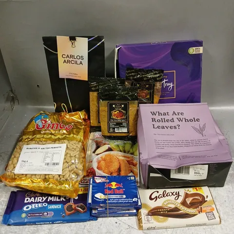APPROXIMATELY 10 ASSORTED FOOD & DRINK ITEMS TO INCLUDE - GALAXY SMOOTH MILK CHOCOLATE - GINCO ROASTED & SALTED PEANUTS - REDBULL SUGAR FREE GUM - ETC