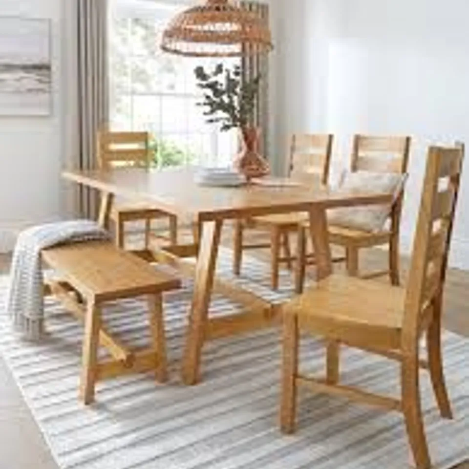 BOXED SCOTTSDALE DINING TABLE & 4 CHAIRS & 1 BENCH - LIGHT OAK (4 BOXES) RRP £599