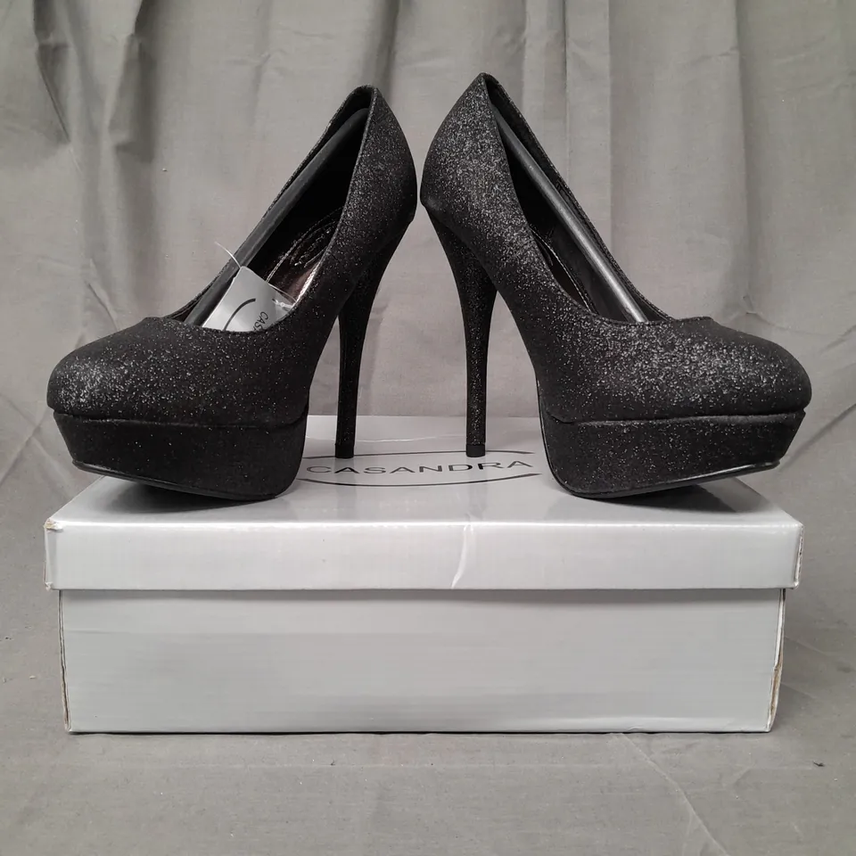 BOX OF APPROXIMATELY 8 PAIRS OF CASANDRA CLOSED TOE HIGH HEEL SHOES IN BLACK W. GLITTER EFFECT - VARIOUS SIZES