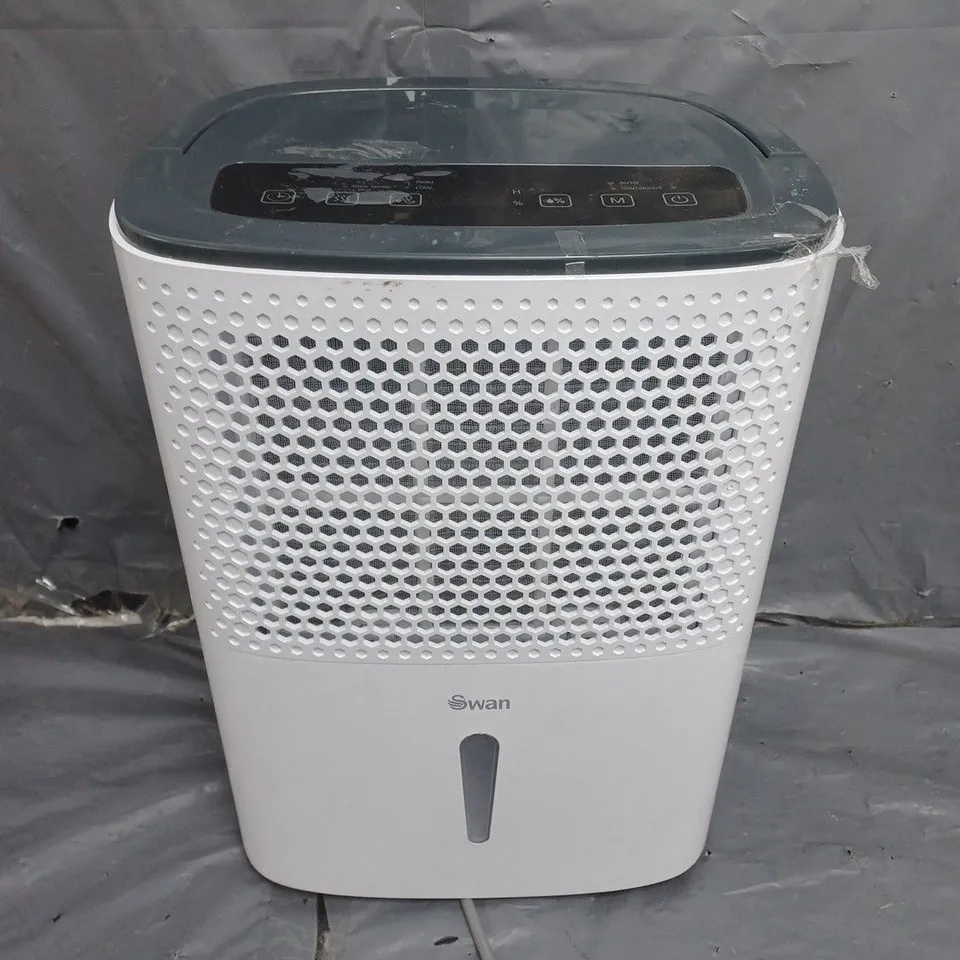 SWAN 10-LITRE DEHUMIDIFIER - WHITE RRP £99.99