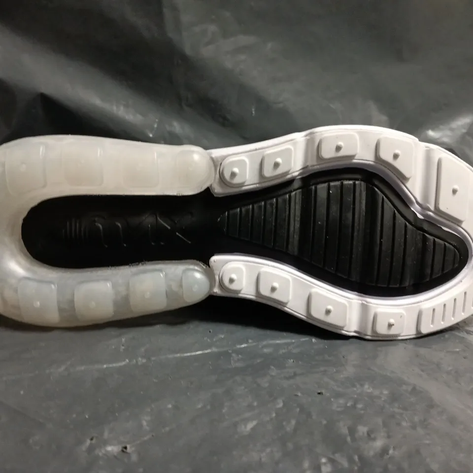 PAIR OF NIKE AIR 270 TRAINERS IN WHITE SIZE UK 4