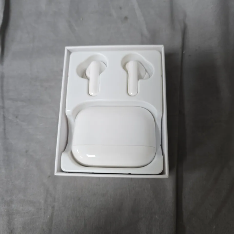 T18 TRUE WIRELESS STEREO EARBUDS WITH CHARGING CASE – WHITE