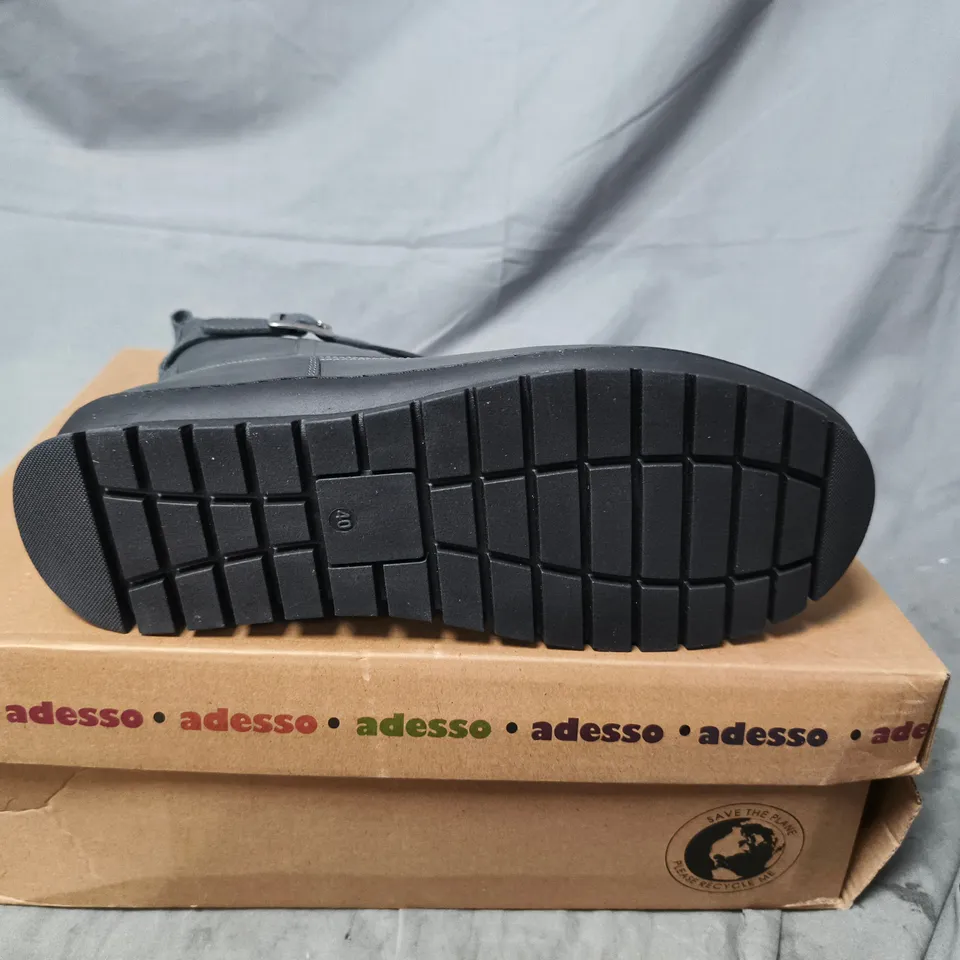 BOXED PAIR OF ADESSO LEATHER ANKLE BOOT WITH BUCKLE STRAP – GREY, WOMEN'S - SIZE 40