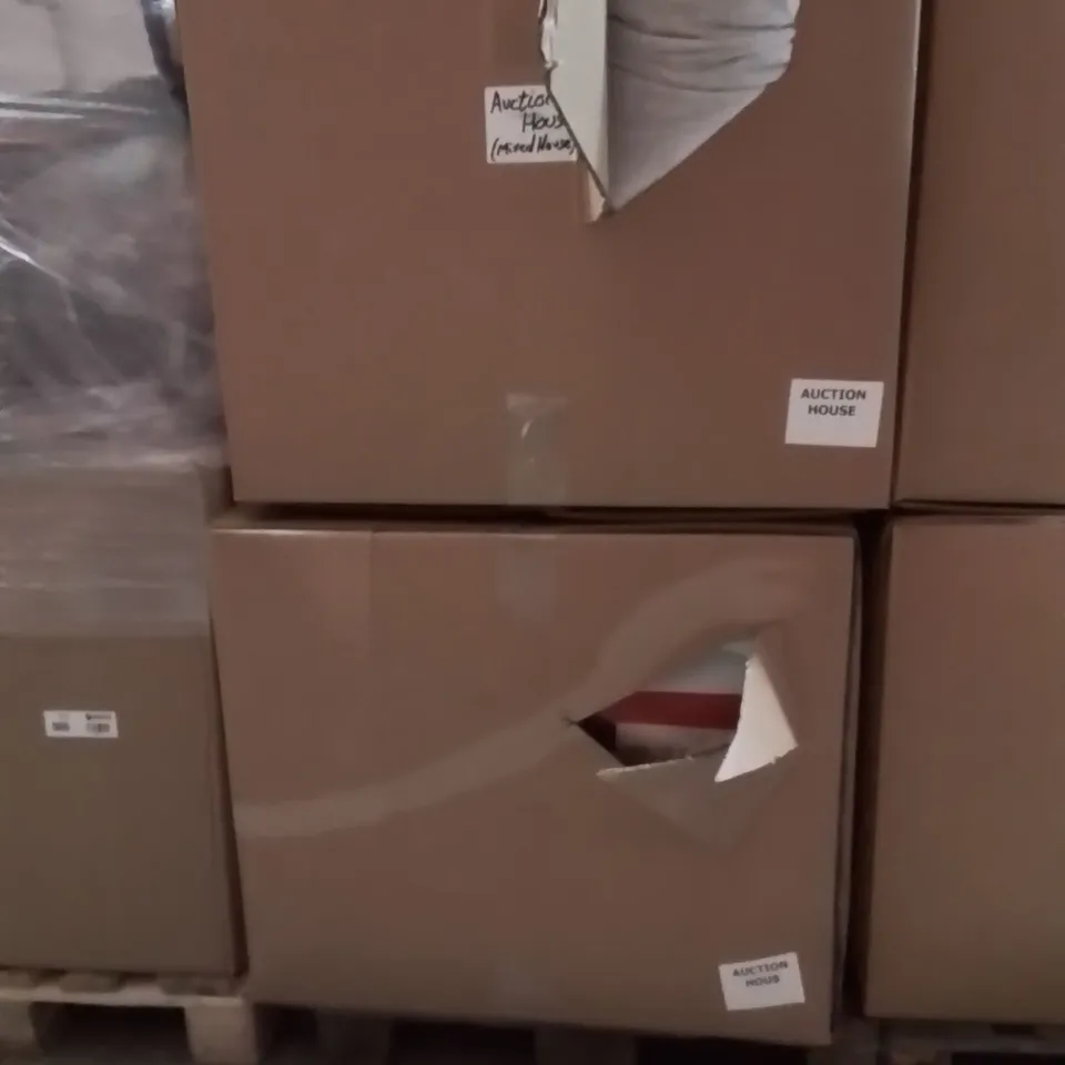 PALLET CONTAINING A LARGE QUANTITY OF BEDDING PRODUCTS TO INCLUDE:DUVETS,PILLOWS 