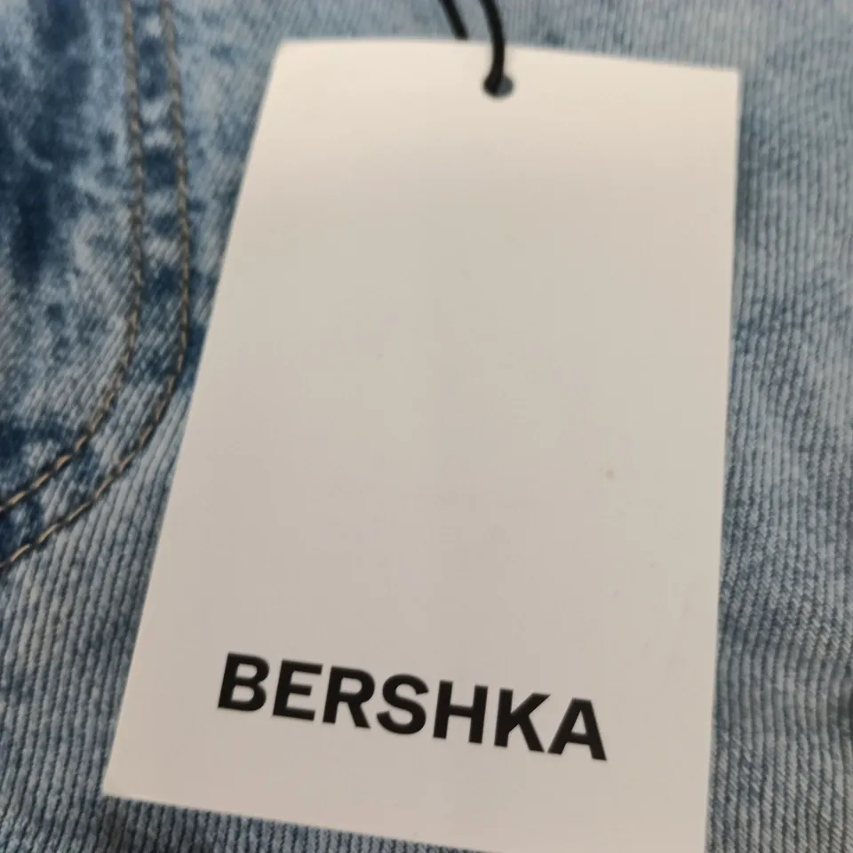 BERSHKA SHORTS – LIGHT WASH DENIM, UK 10 (EU 38)