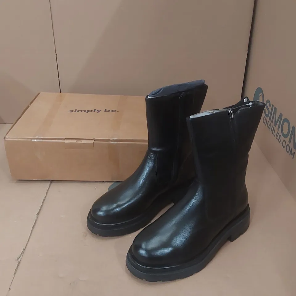 BOX CONTAINING APPROXIMATELY 5x BRAND NEW SIMPLY BE BLACK BREENER WIDE BOOTS - SIZE 7