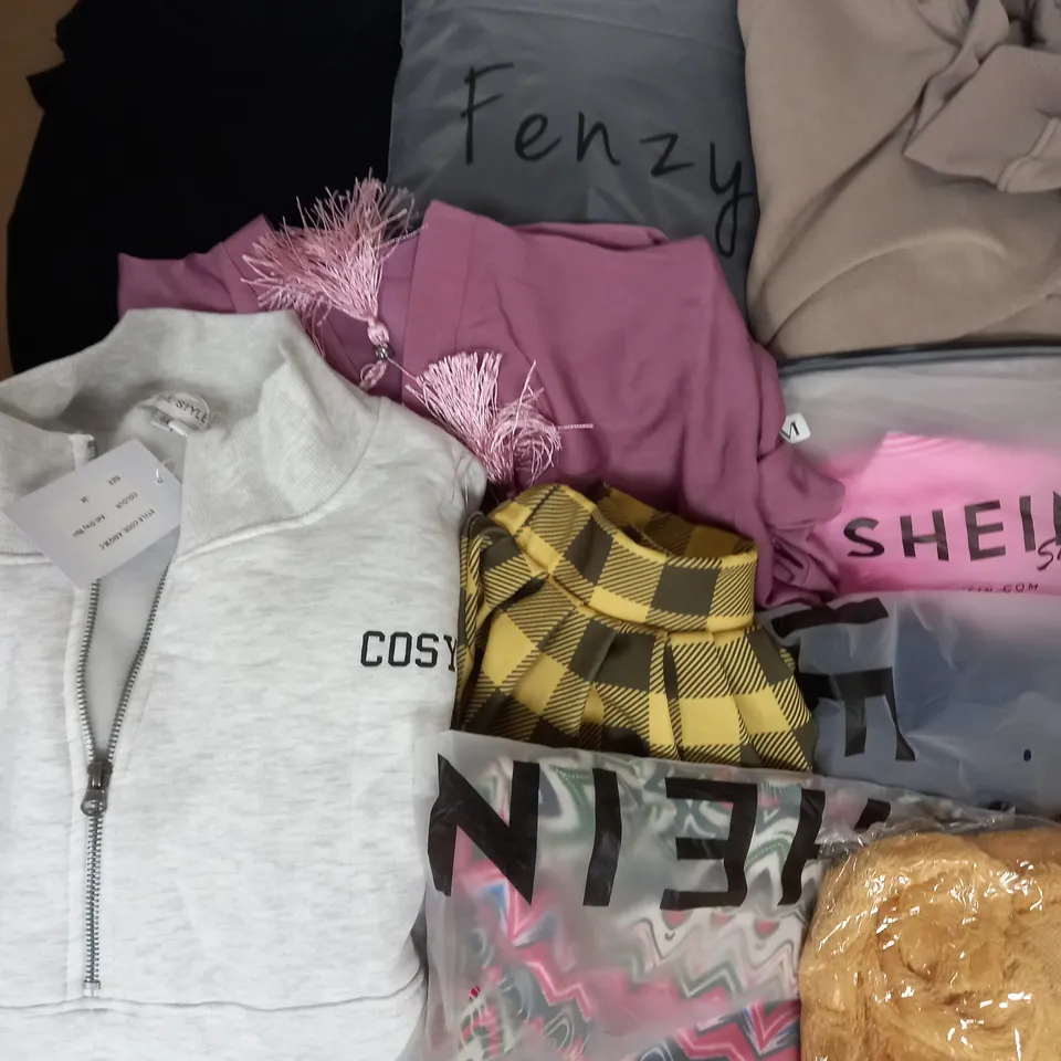 BOX OF APPROXIMATELY 22 ASSORTED CLOTHING ITEMS TO INCLUDE - DRESSES, JUMPERS, SKIRT ETC