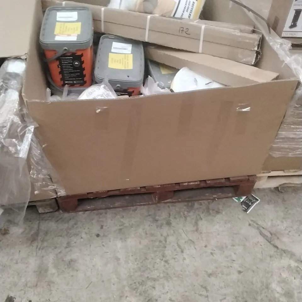 PALLET OF ASSORTED DIY, HOME IMPROVEMENT AND BUILDING PRODUCTS TO INCLUDE; LOFT LEGS, PERMANENT POT HOLE REPAIR, READY MIXED JOINTING, WALL PANELLING ETC