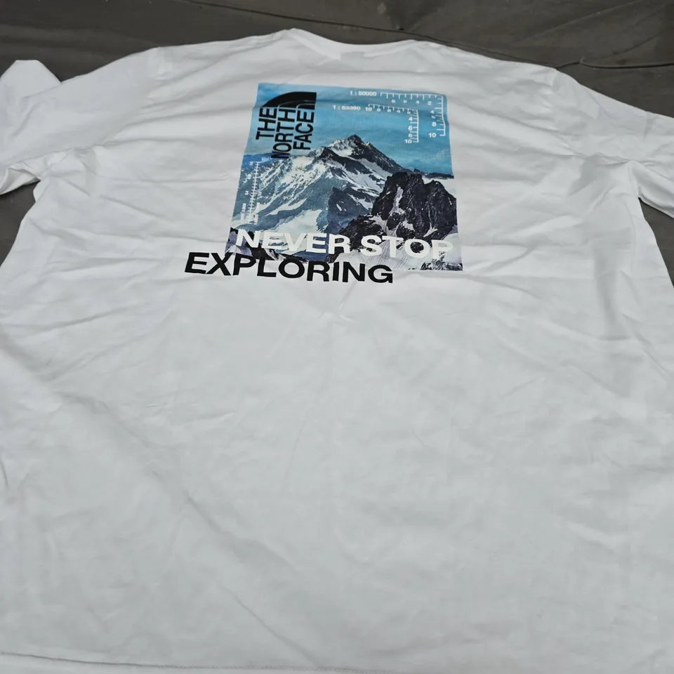 THE NORTH FACE LOGO MOUNTAIN T-SHIRT, WHITE - UK SIZE XXL